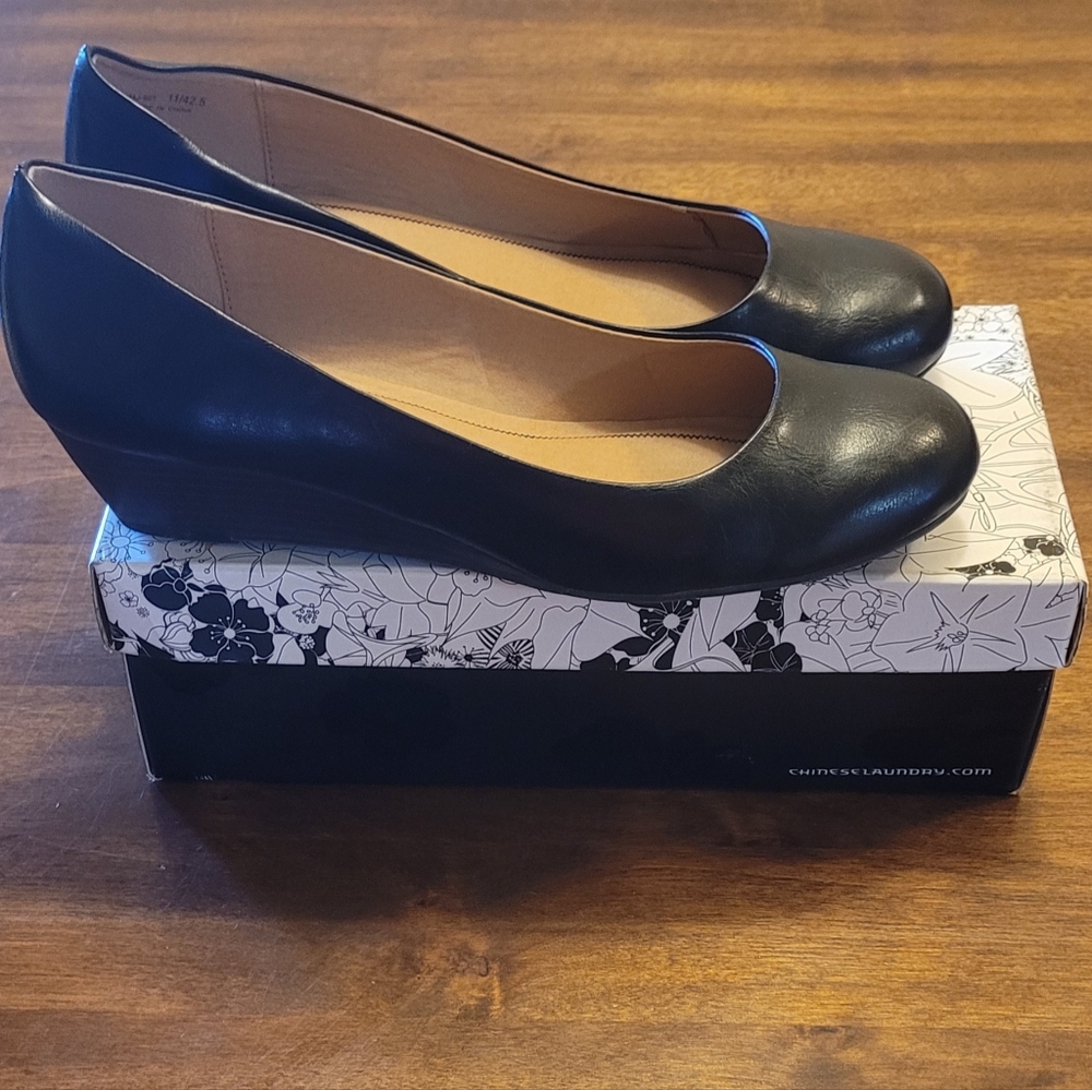 CL Laundry wedges